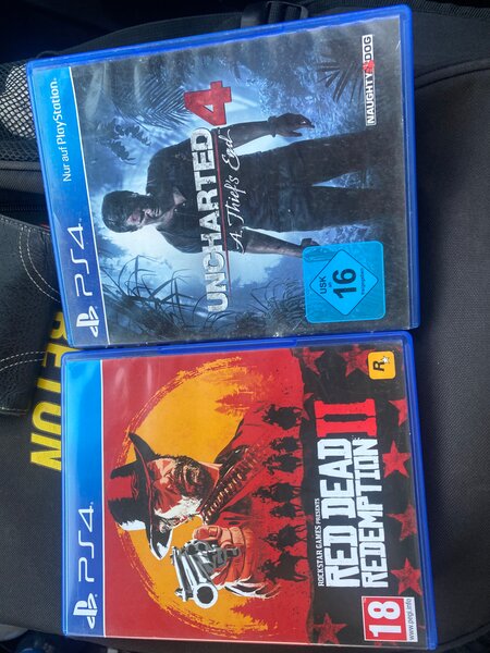 Jeux PS4 Uncharted 4 et RDR 2