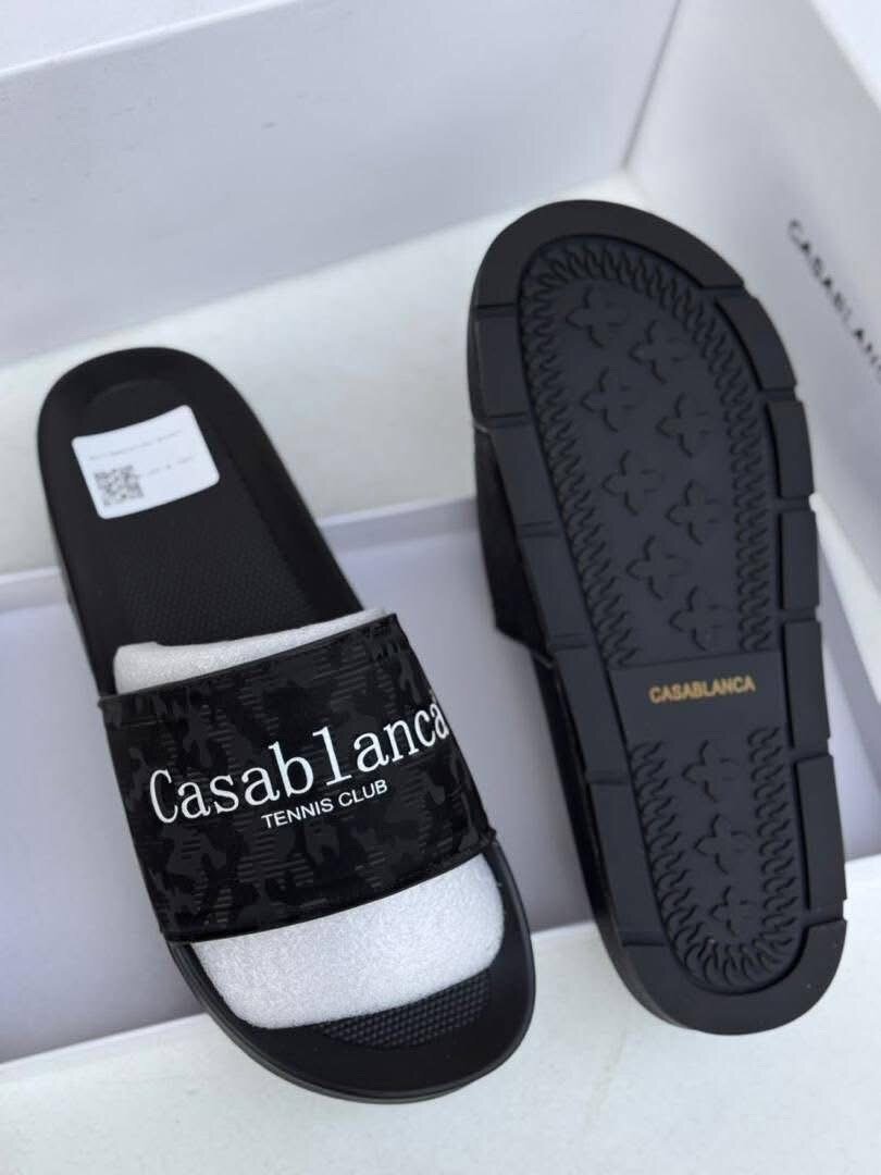 Claquettes noires élégantes