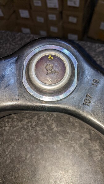 Upper Control Arms For Jeep Grand Cherokee WK2 & DODGE