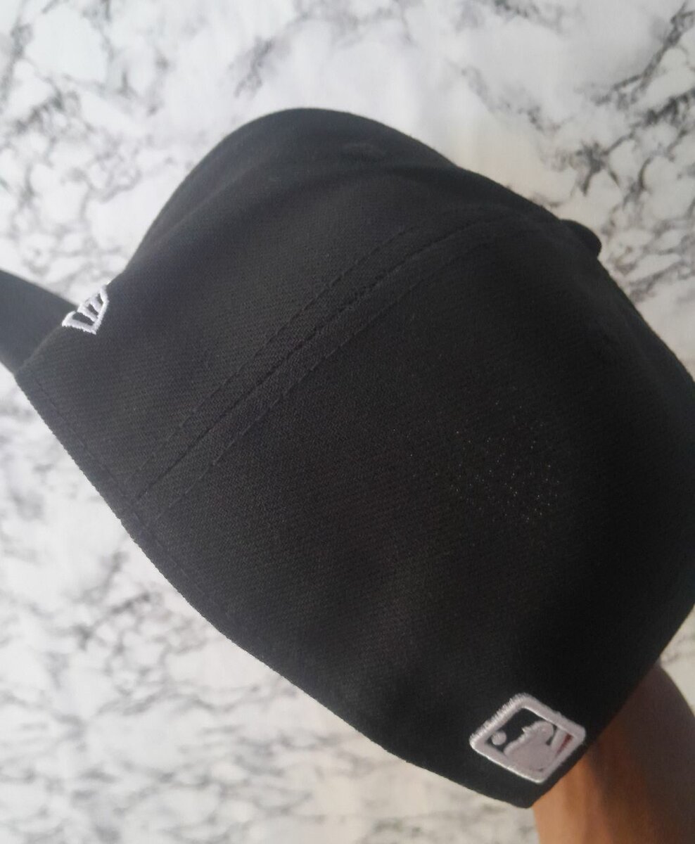 Casquette noire brodée