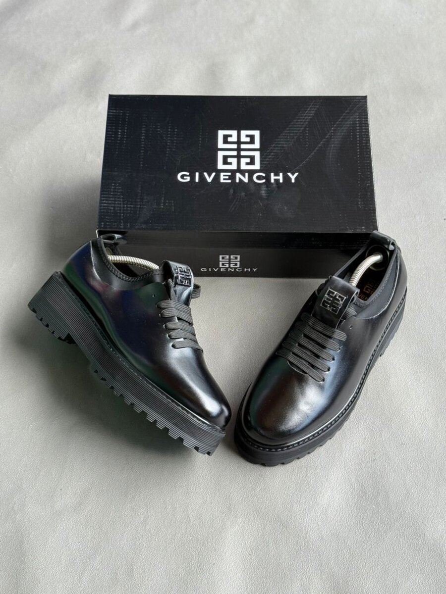 Chaussures en cuir Givenchy