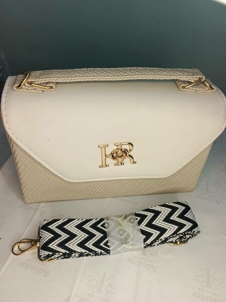 Sac à main élégant beige