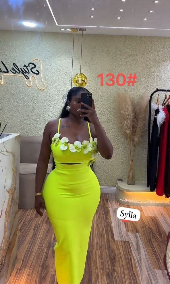 Robe longue jaune fleurie