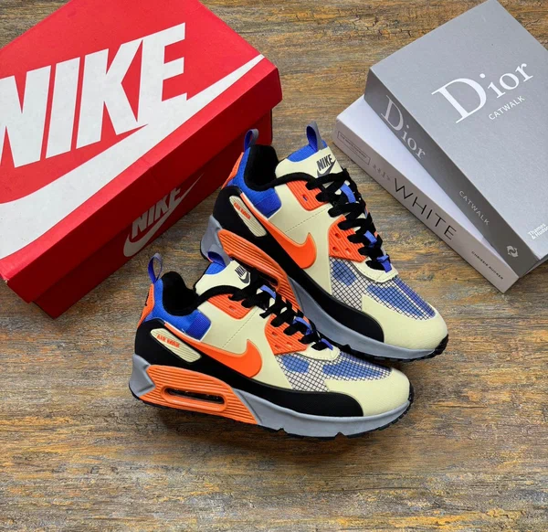 Nike Air Max 90 Sneakers