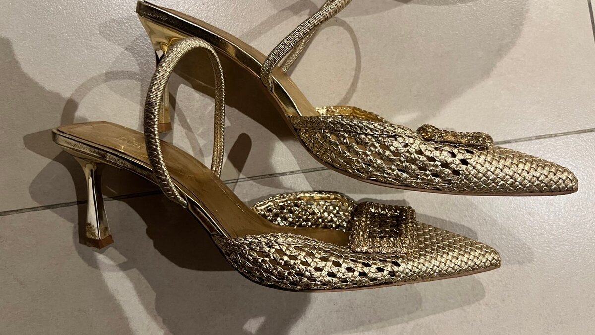 Talons dorés élégant