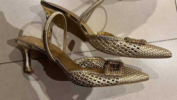 Talons dorés élégant