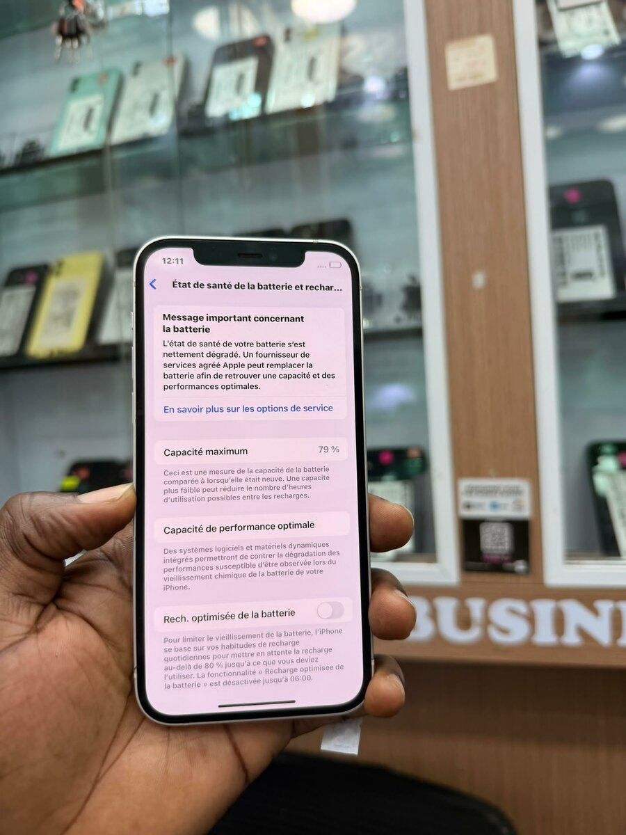 iPhone 12 simple 64Go tout est