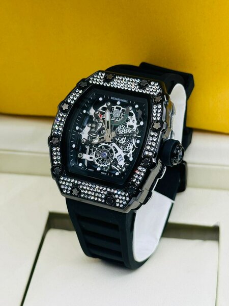 Montre de luxe en acier