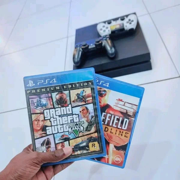 Console PS4 avec manettes