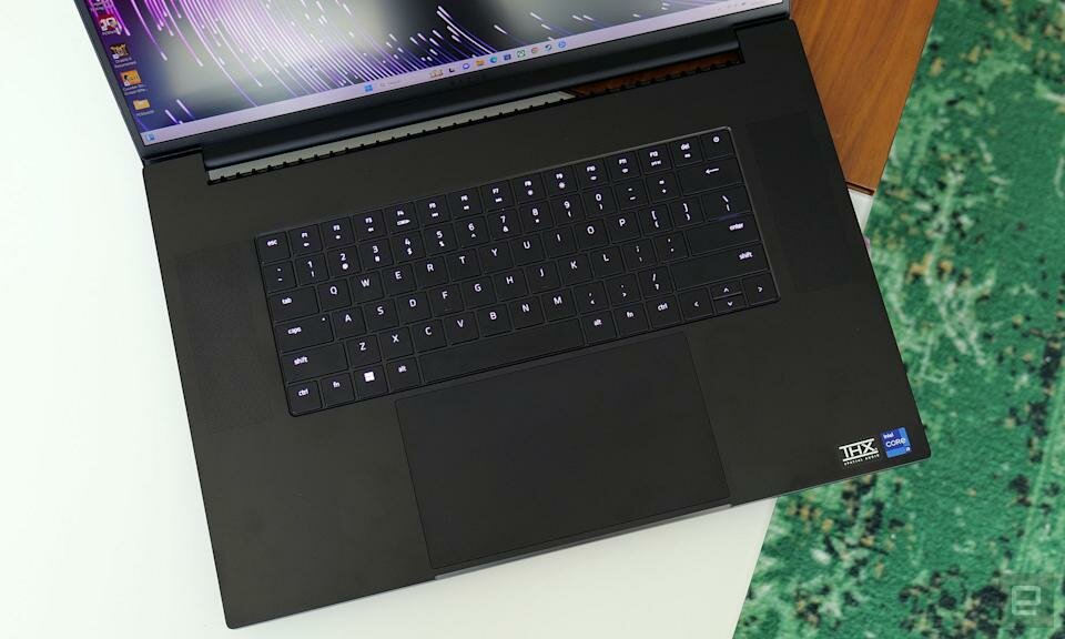 RAZER BLADE 18 (2024)