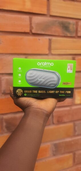 Oraimo spacebox 8w FM /SD card