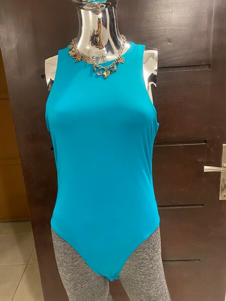 Body féminin élégant