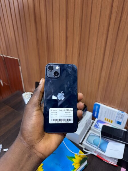 iPhone 13simple Casi neuf