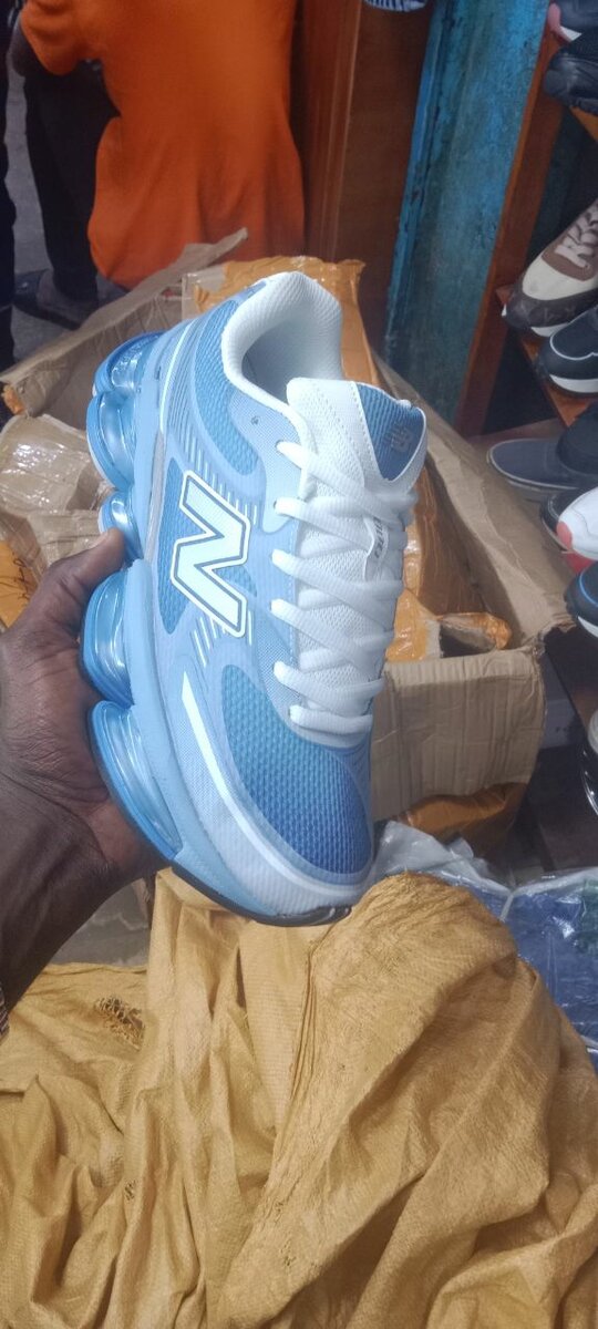 Baskets de sport bleu homme