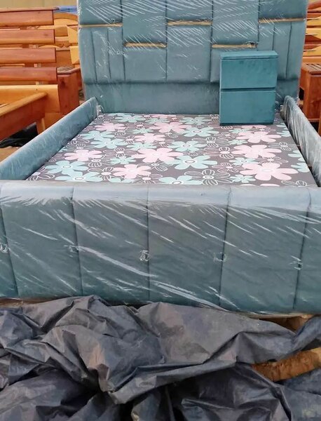 Lit double moderne avec matelas