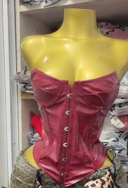 Corset élégant en similicuir