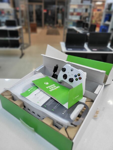 XBOX SERIES S // 512GB