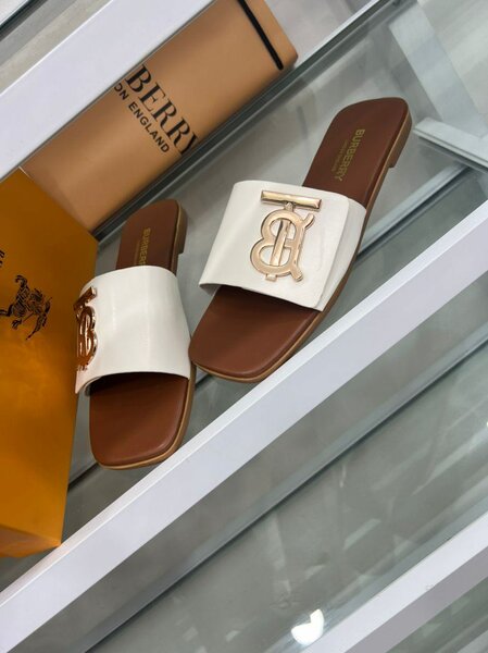 Burberry slippers