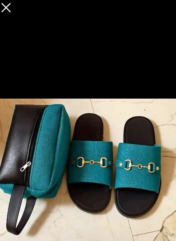 Tongs élégants avec pochette