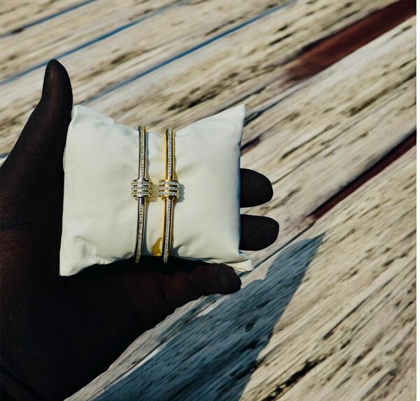 Bracelets en Acier et Or - Élégants et Modernes