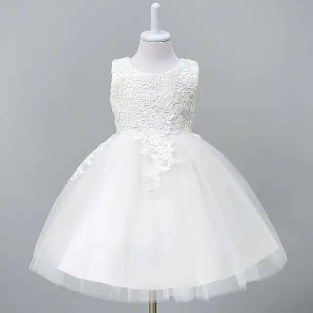 Robe blanche en dentelle fille