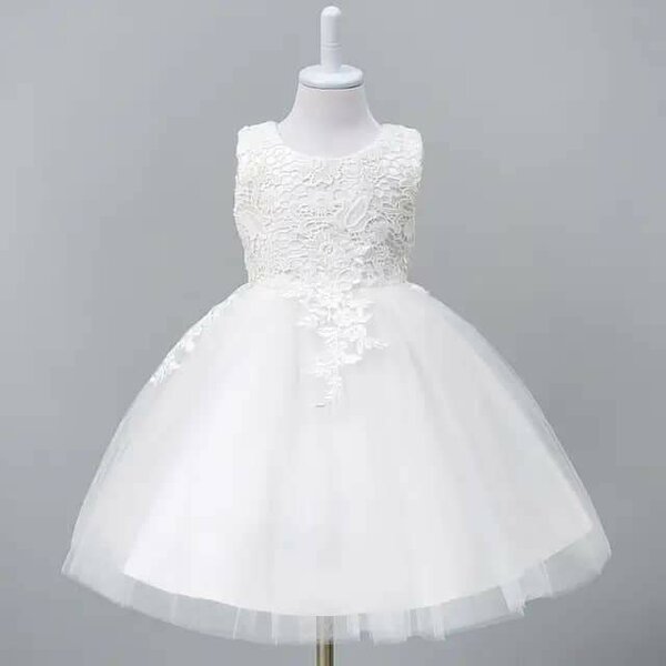Robe blanche en dentelle fille