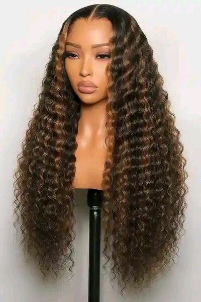 Perruque longue bouclée