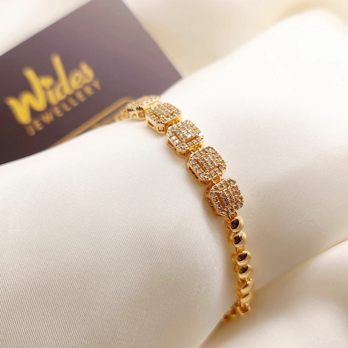 Ladies Artificial bracelet