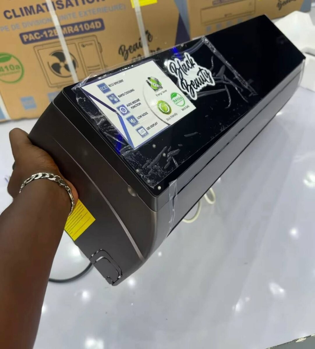 No noise Pearl 1.5hp Black Mirror Split Air Conditioner