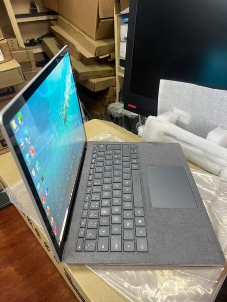 ULTRABOOK SURFACE