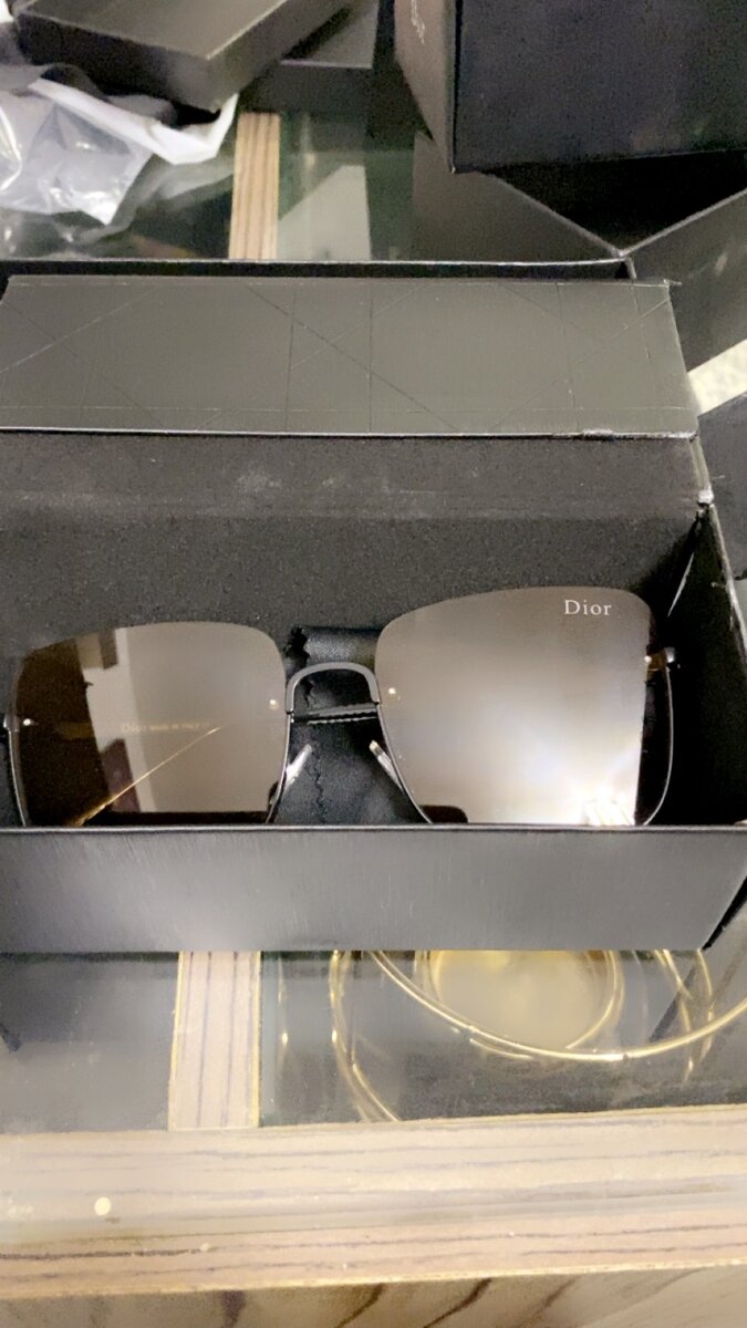 Dior, Dior, Louis Vuitton