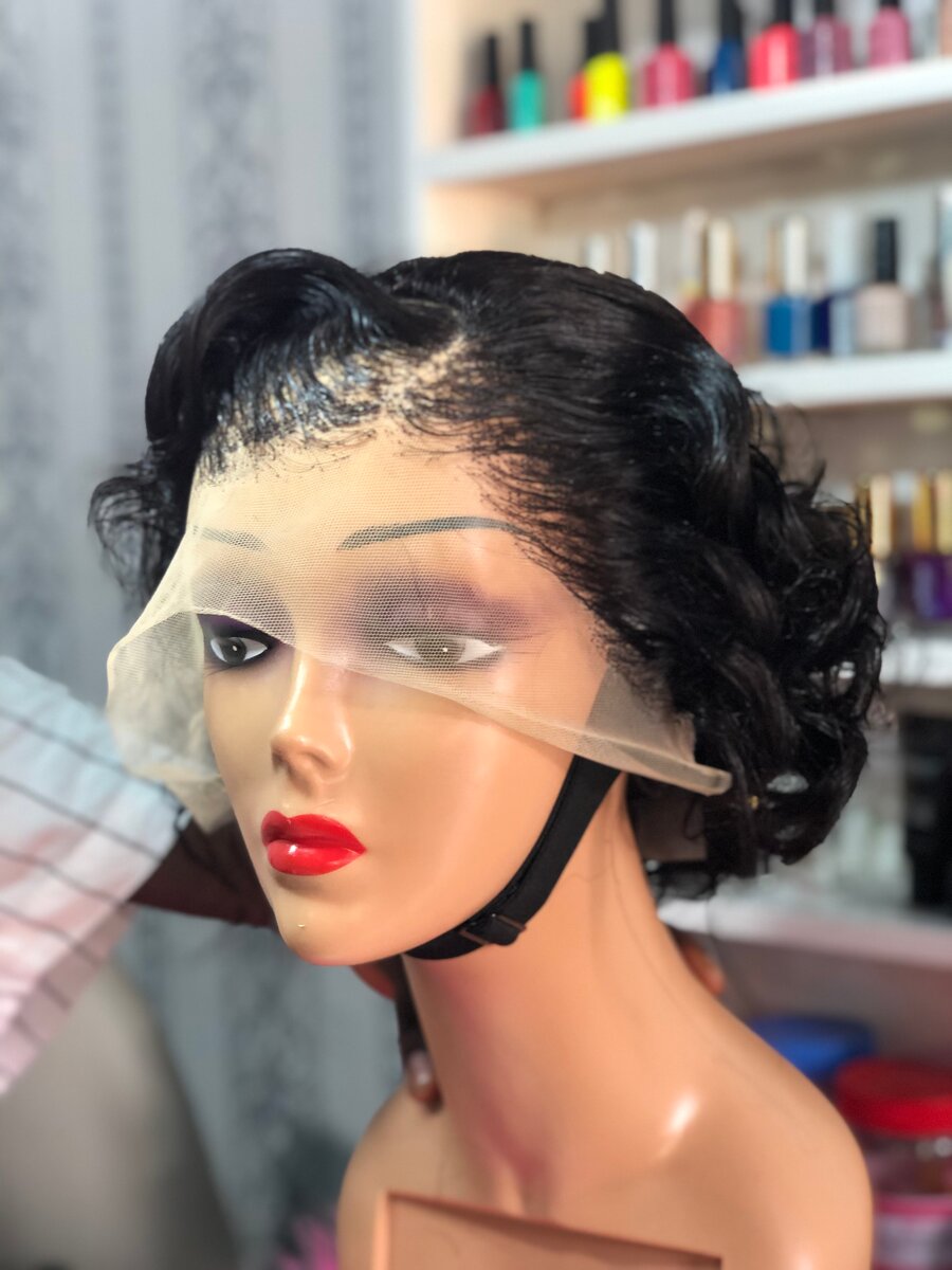 Perruque en dentelle bouclée