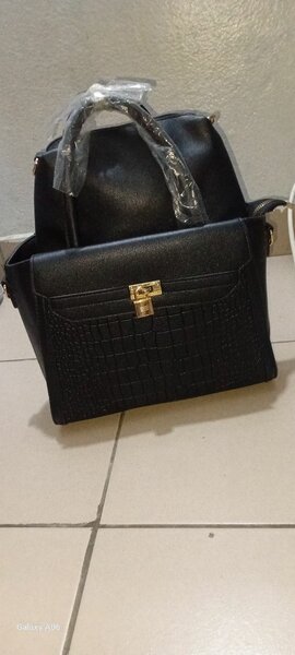 Sac à main noir élégant