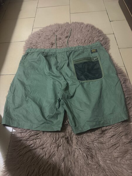 Shorts de plage verts pour hommes