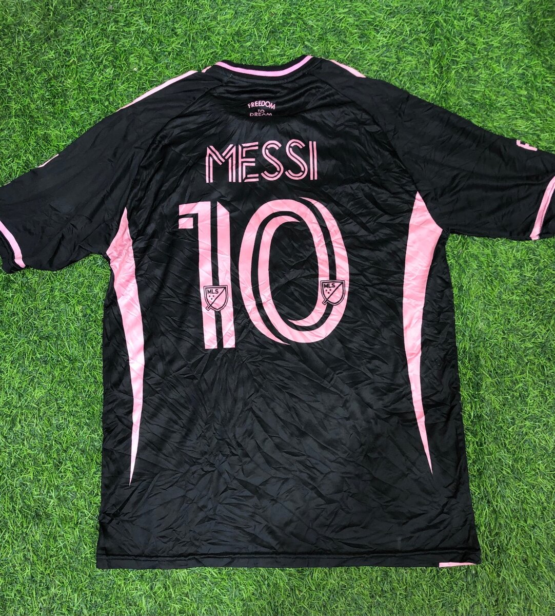 Maillot de football noir rose