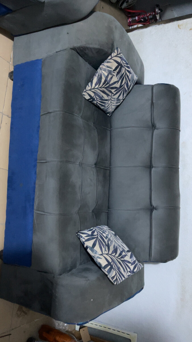 Canapé d'angle gris élégant