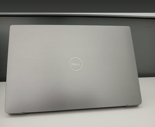 GH¢4000 DELL LATITUDE 7300 Silver i5 || 16GB RAM || 256GB SS
