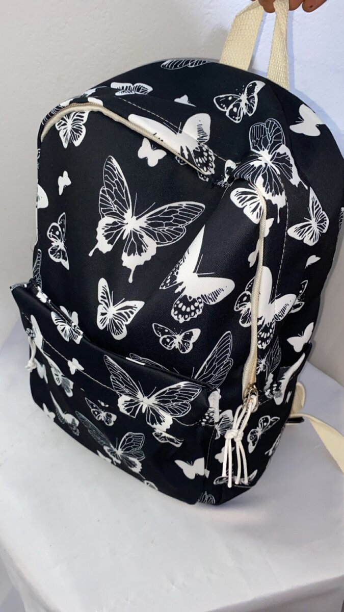 Sac à dos papillons noir élégant