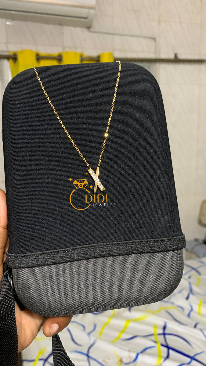 Collier pendentif doré élégant