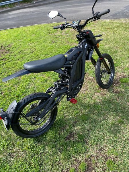 Vélo électrique pliable noir