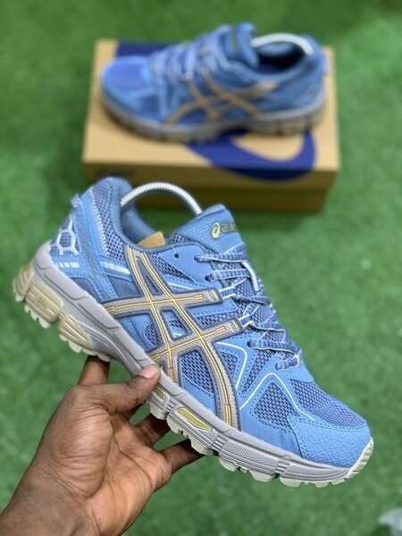 Chaussures de sport bleues Asics