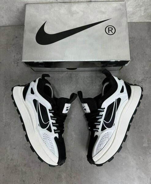 Baskets Nike modernes élégantes
