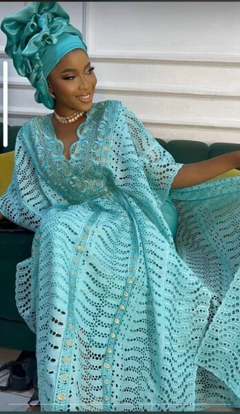 Robe Kaftan en Dentelle Élégante