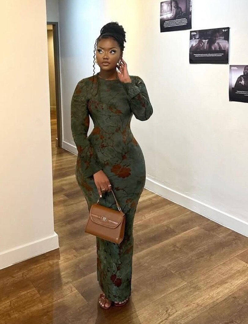 Robe élégante dos nu