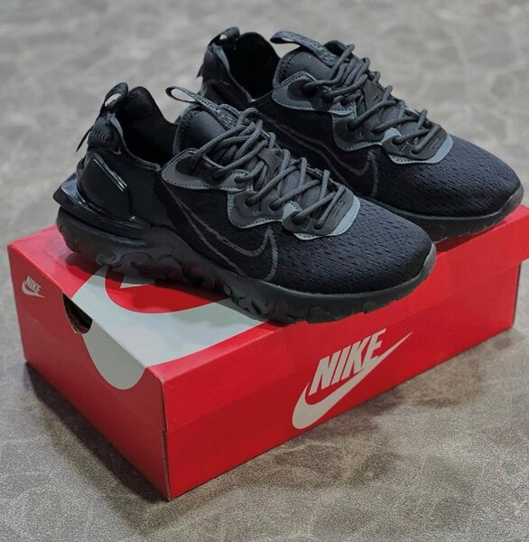 Nike React Vision noires.