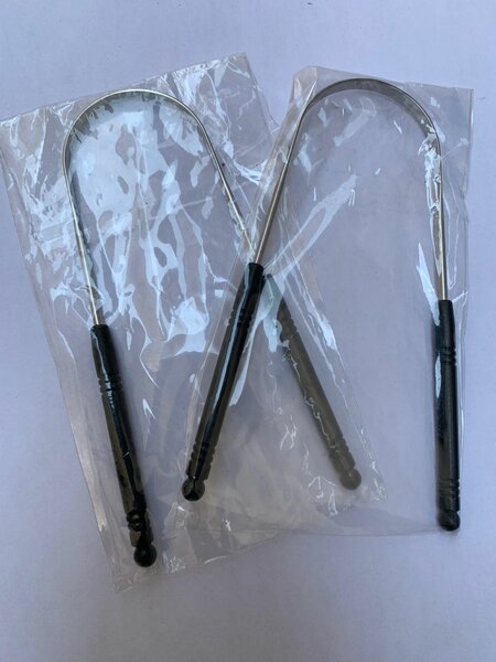 TONGUE SCRAPER