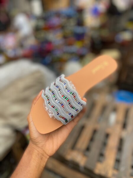 Sandales perlées colorées