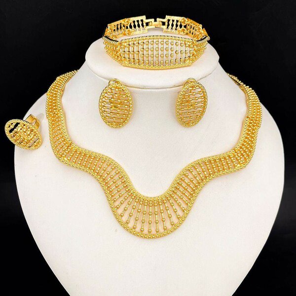 Parure de bijoux dorés