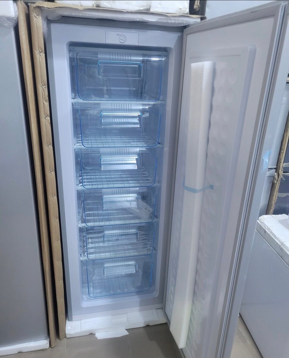 Congélateur vertical moderne