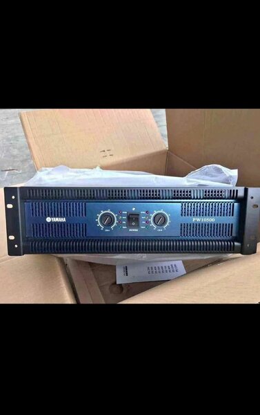 Amplificateur stéréo professionnel Yamaha